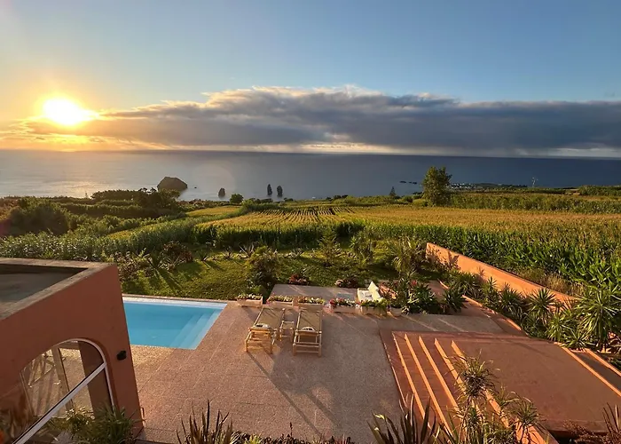 Anna Splendid Sunset Ocean Front Villa *